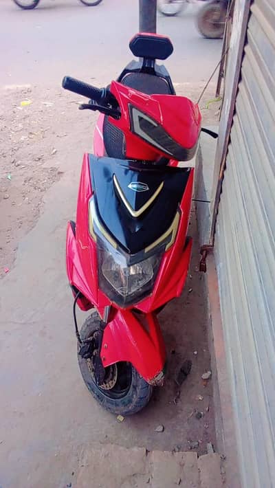 yj future electric scooty