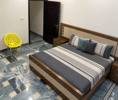 Fully Furnished Rooms for Rent in Faisalabad | Daily, Weekly & Monthly