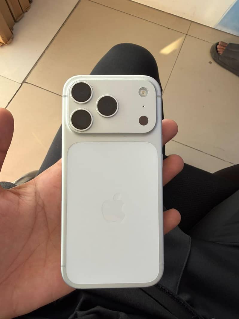 Apple iPhone 17 Pro 0