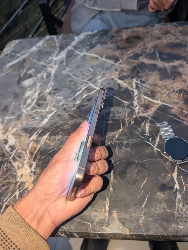 Iphone 16 pro max 1
