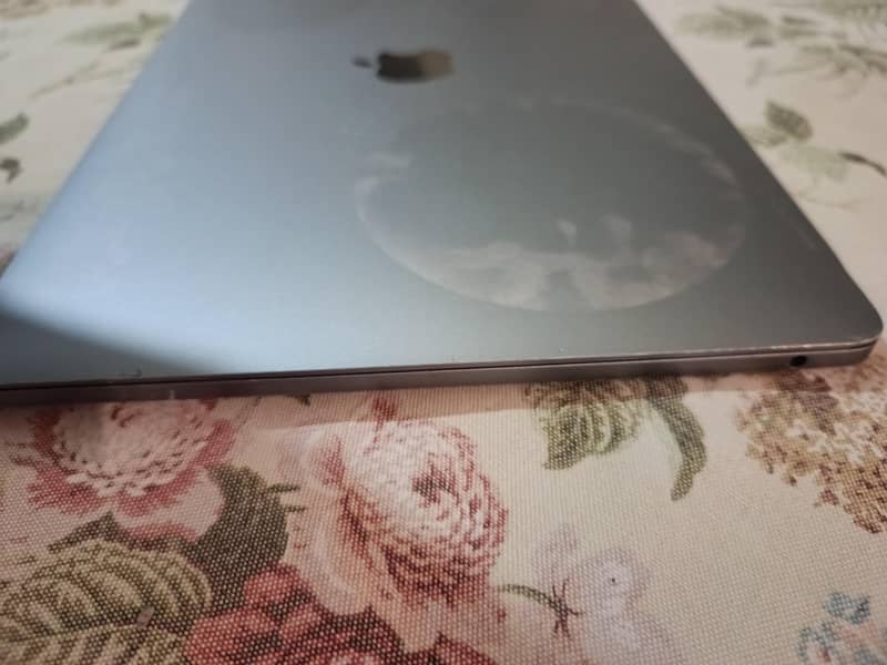 macbook pro 2017 model 1