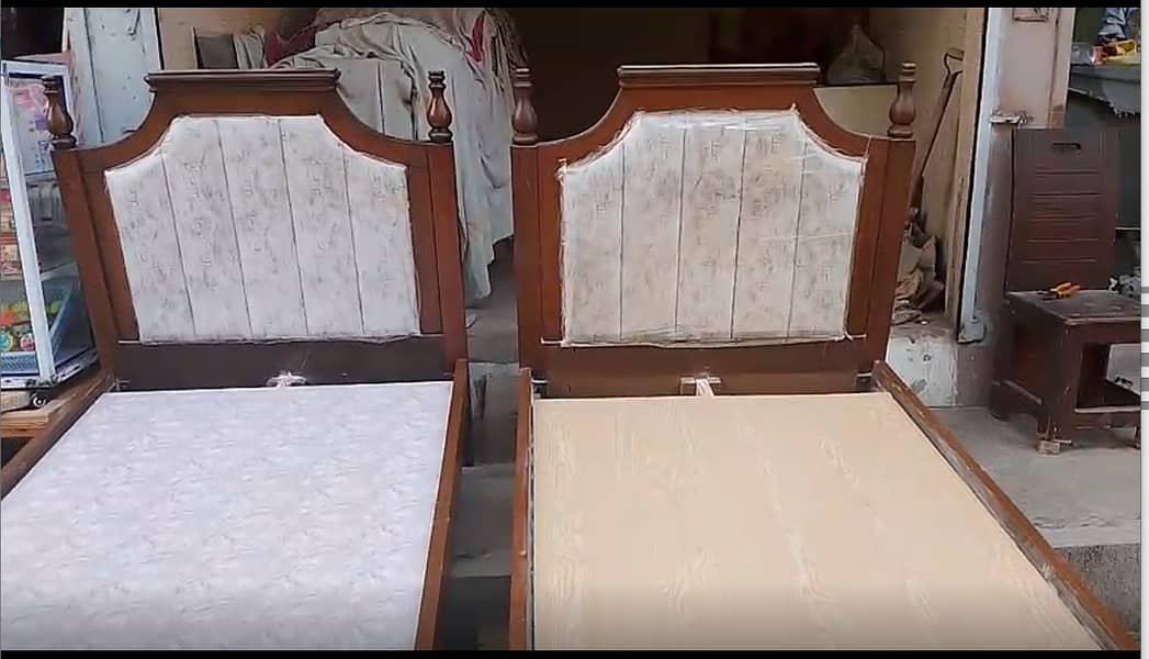  دو خوبصورت بیڈز بمعہ میٹریس برائے فروخت  0