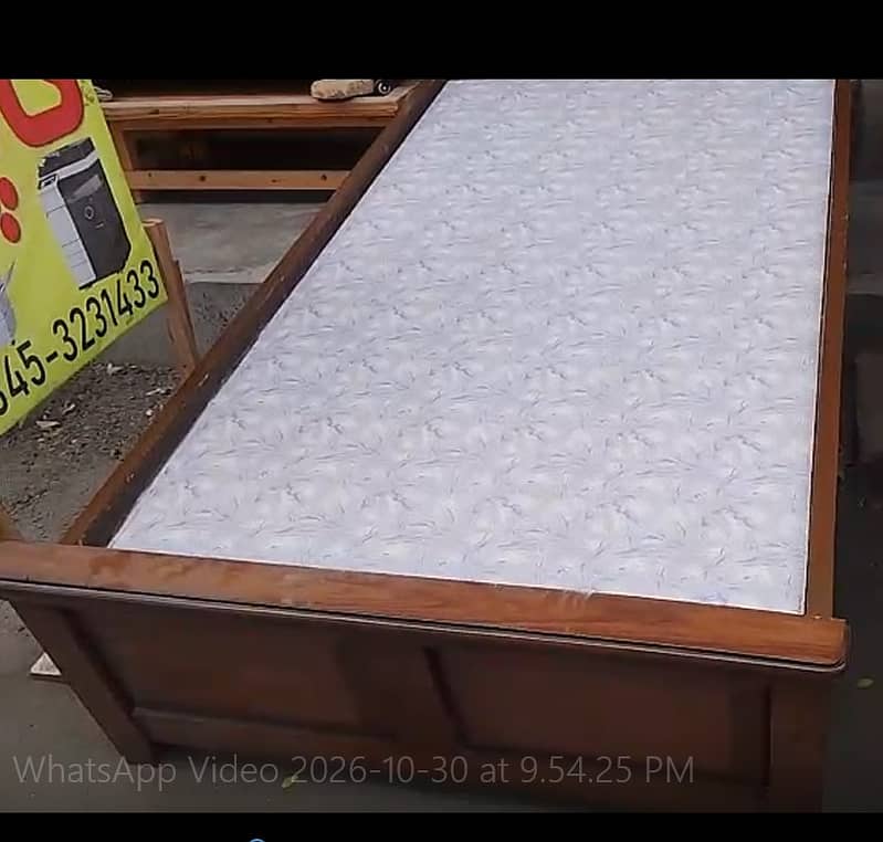  دو خوبصورت بیڈز بمعہ میٹریس برائے فروخت  1
