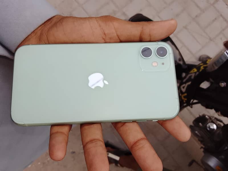 Apple iPhone 11 4