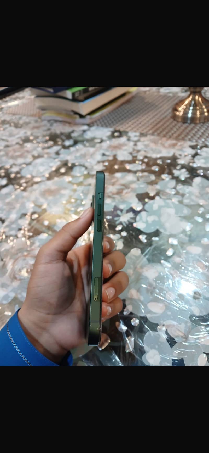 Apple iPhone 13 8