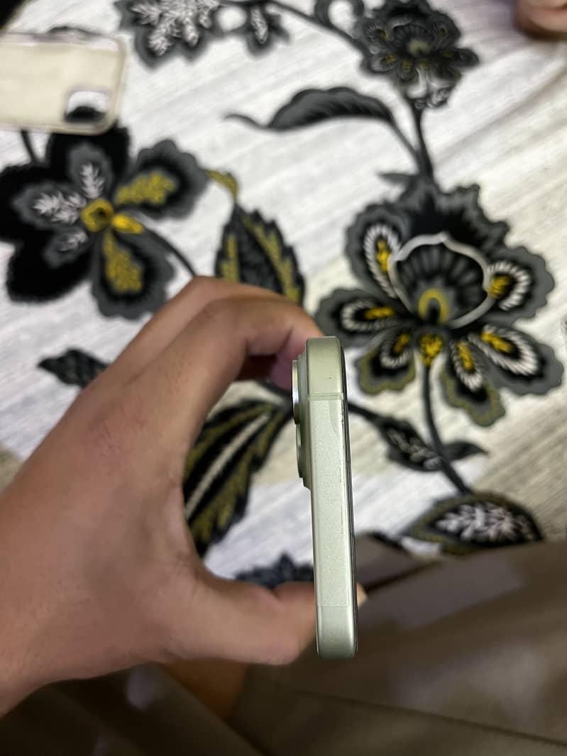 Apple iPhone 15 5