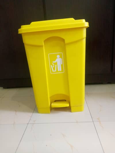70 litr dustbin call on 0335 1332456
