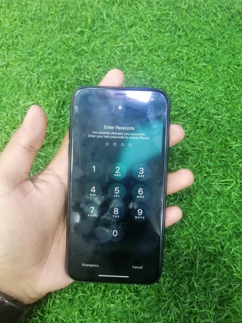 Apple iPhone XR 4