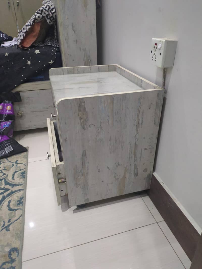 side table with glass 1