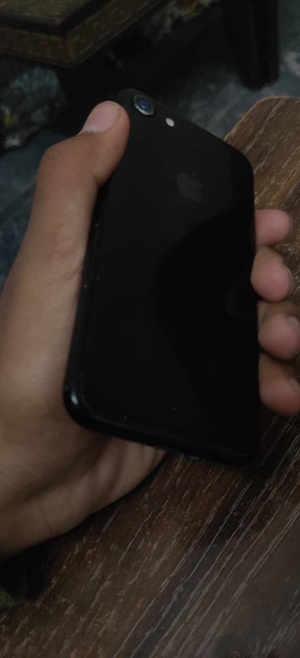 Apple iPhone 7 0