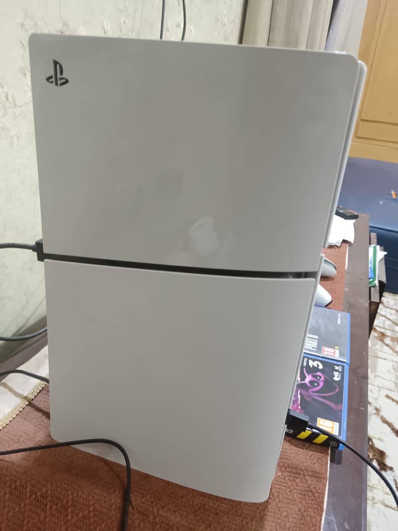 PS5 slim 4