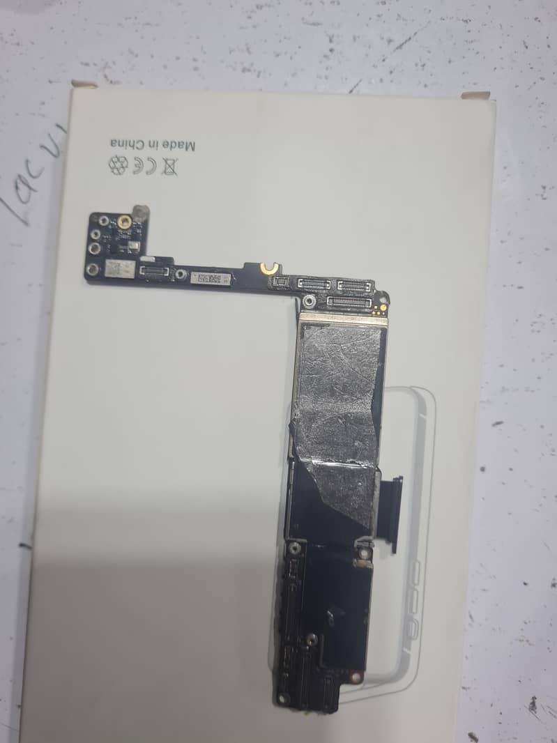 Apple iPhone 8 Plus 1
