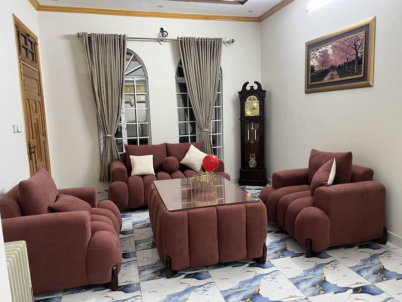 Bubble modern sofa in immaculate condition 0