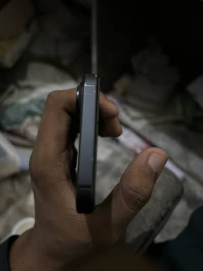 Apple iPhone 16