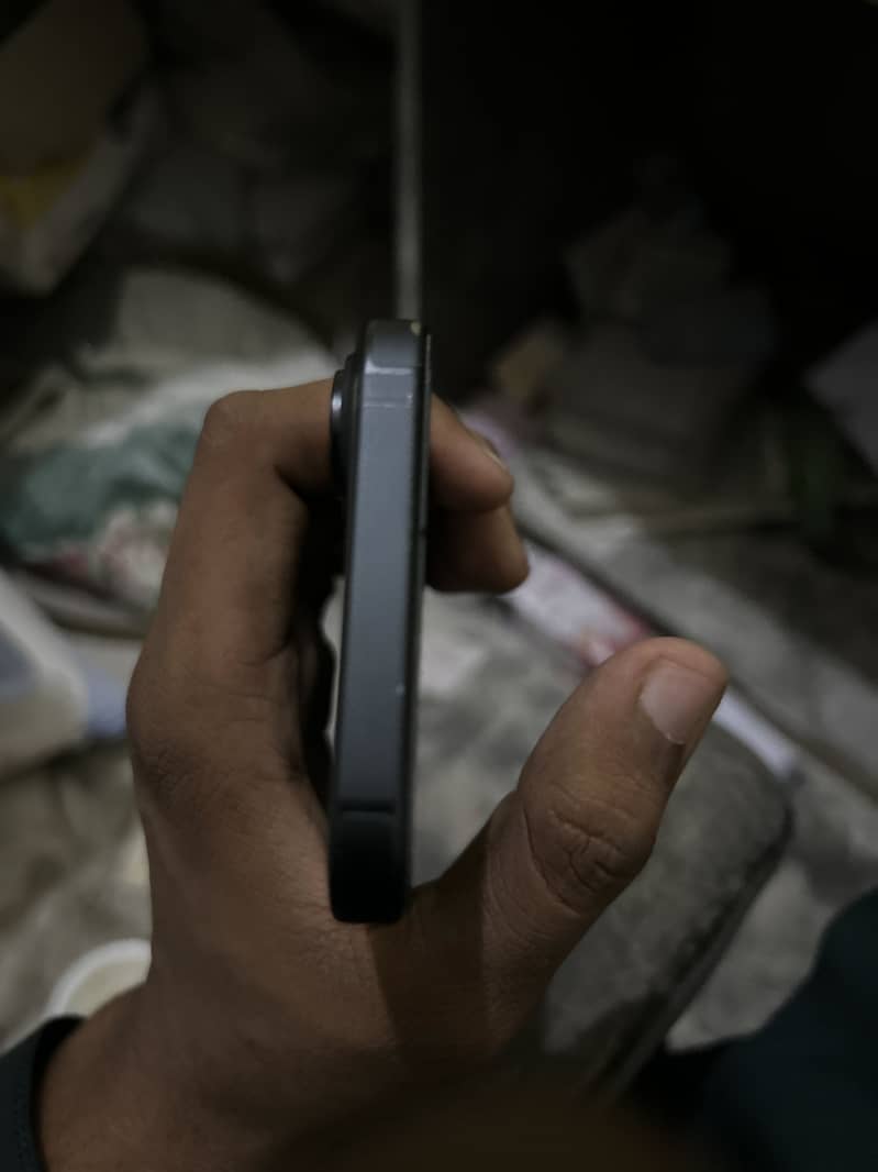 Apple iPhone 16 0