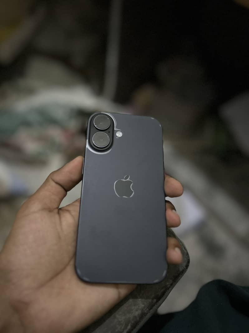 Apple iPhone 16 5