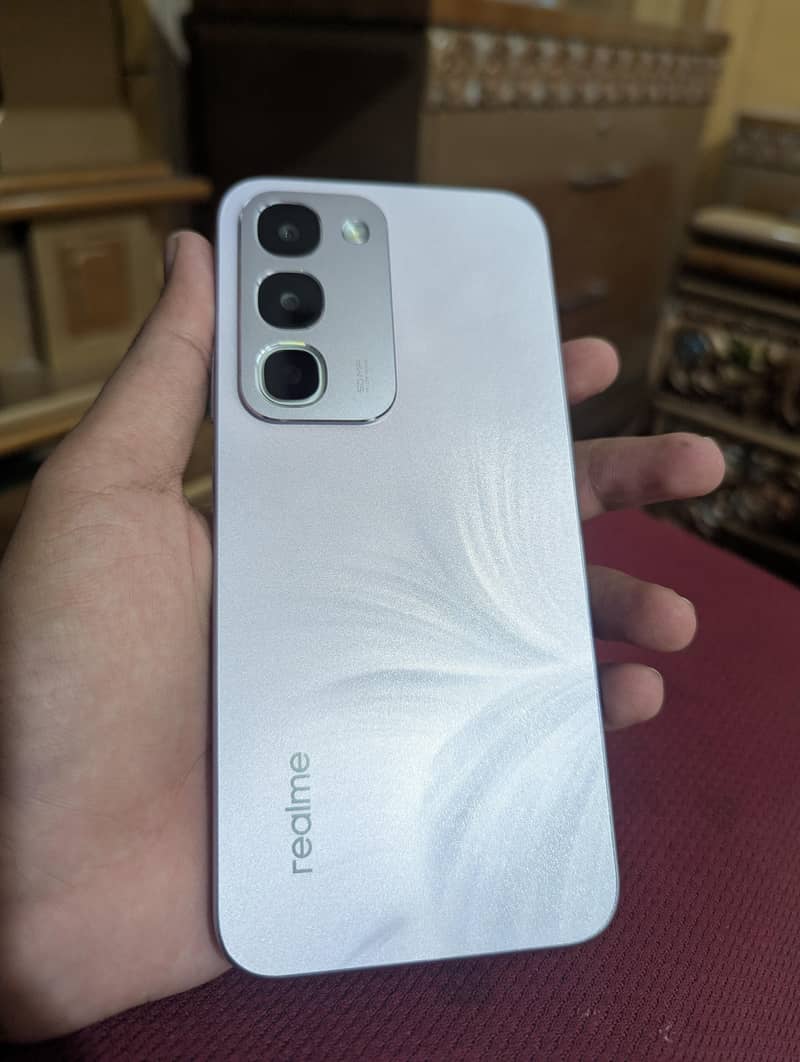 Realme C100 1