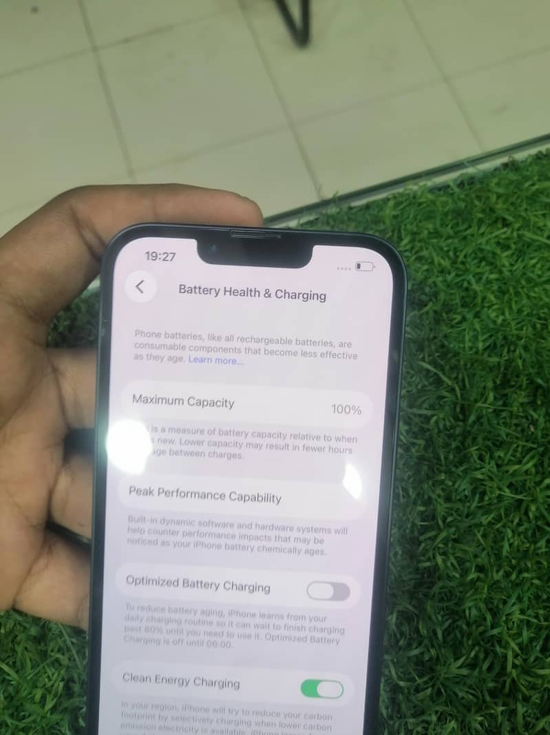 Apple iPhone 13 4