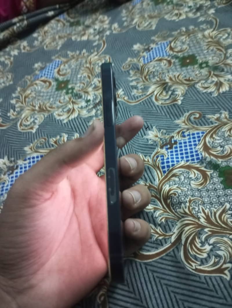 Apple iPhone 12 1