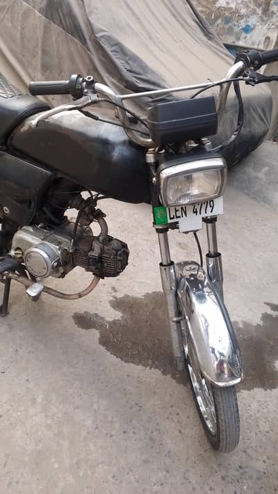 copy file sath ha bike start ha thora kam hony wala ha cl py puch skty