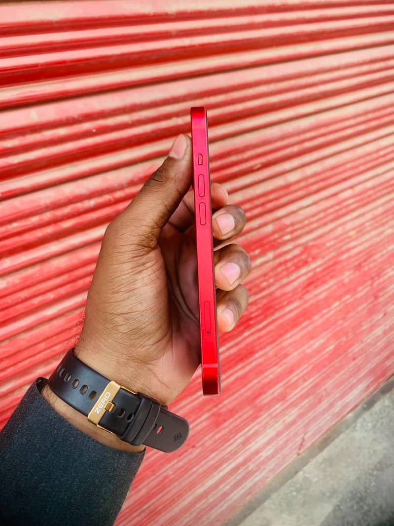 Apple iPhone 13 1