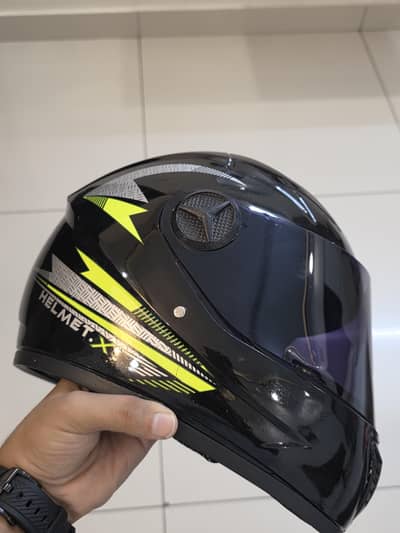 Sporty Black & Neon Yellow Full Face Helmet