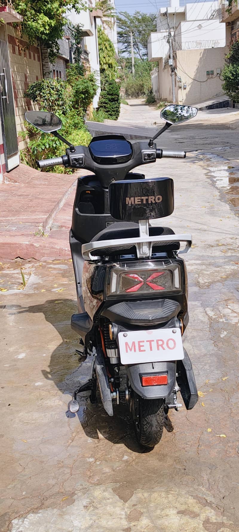 Metro Scooty 1