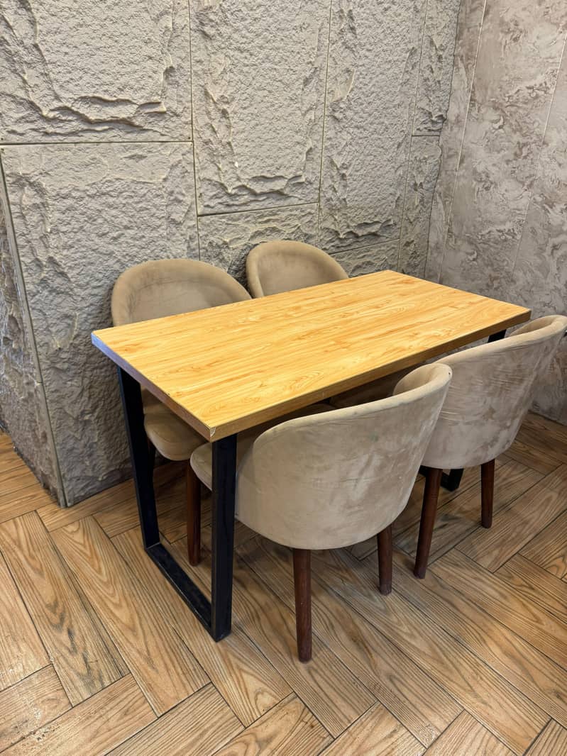 1 Large Table+ 4 chairs 0