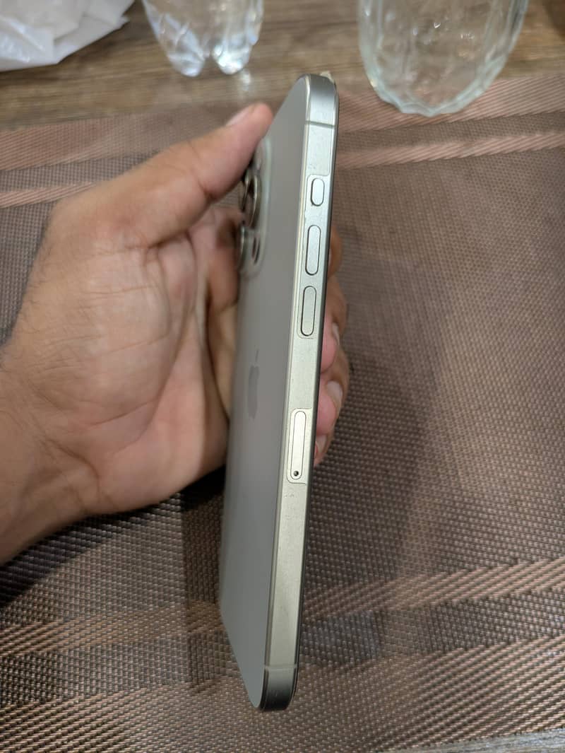 Apple iPhone 15 Pro Max 0