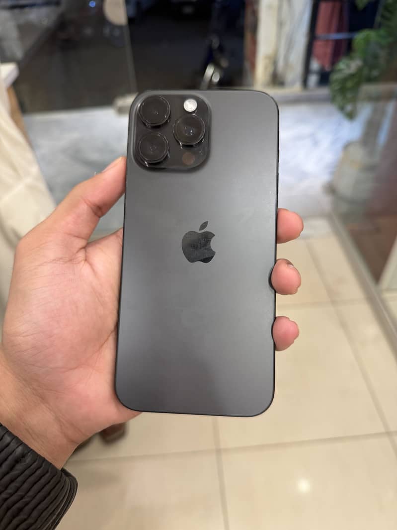 Apple iPhone 16 Pro Max 1