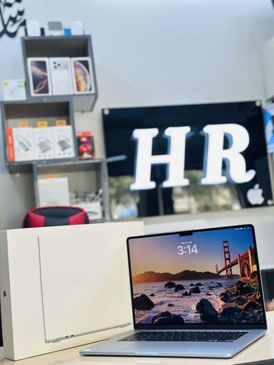 MacBookAir M4 15” 16GB/256 18 Hrs BACKUP Pro-Level 4K Editing&3DRender