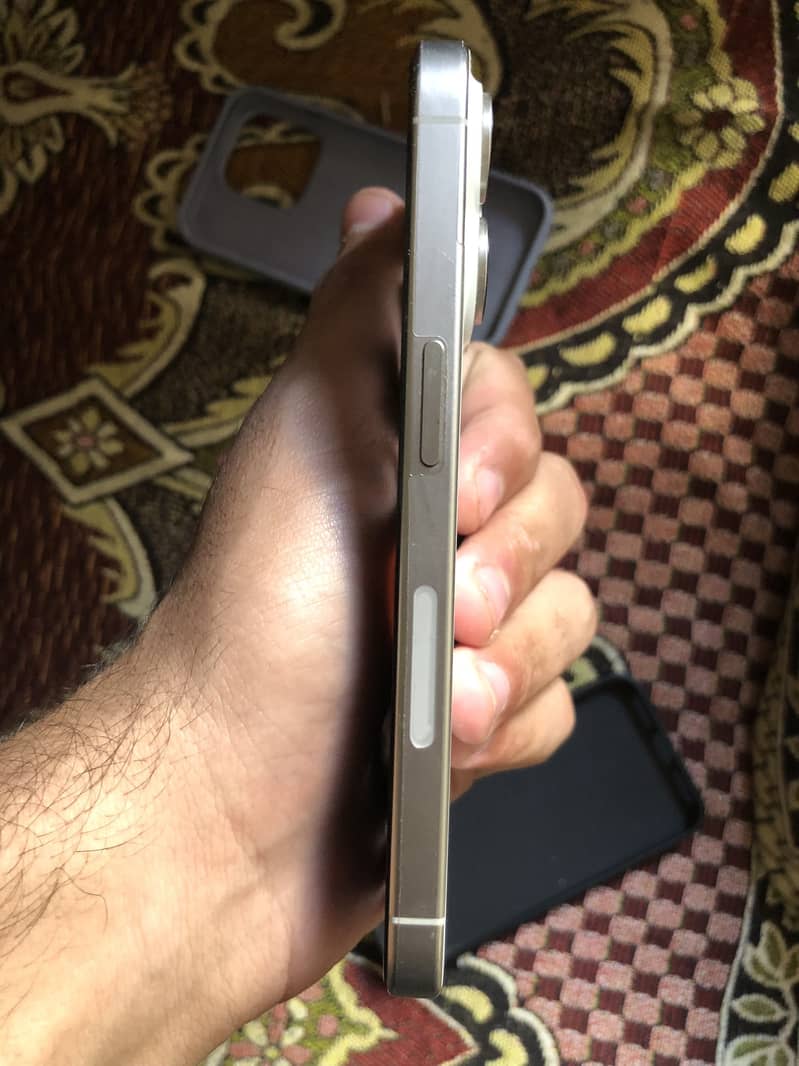 Apple iPhone 15 Pro 1