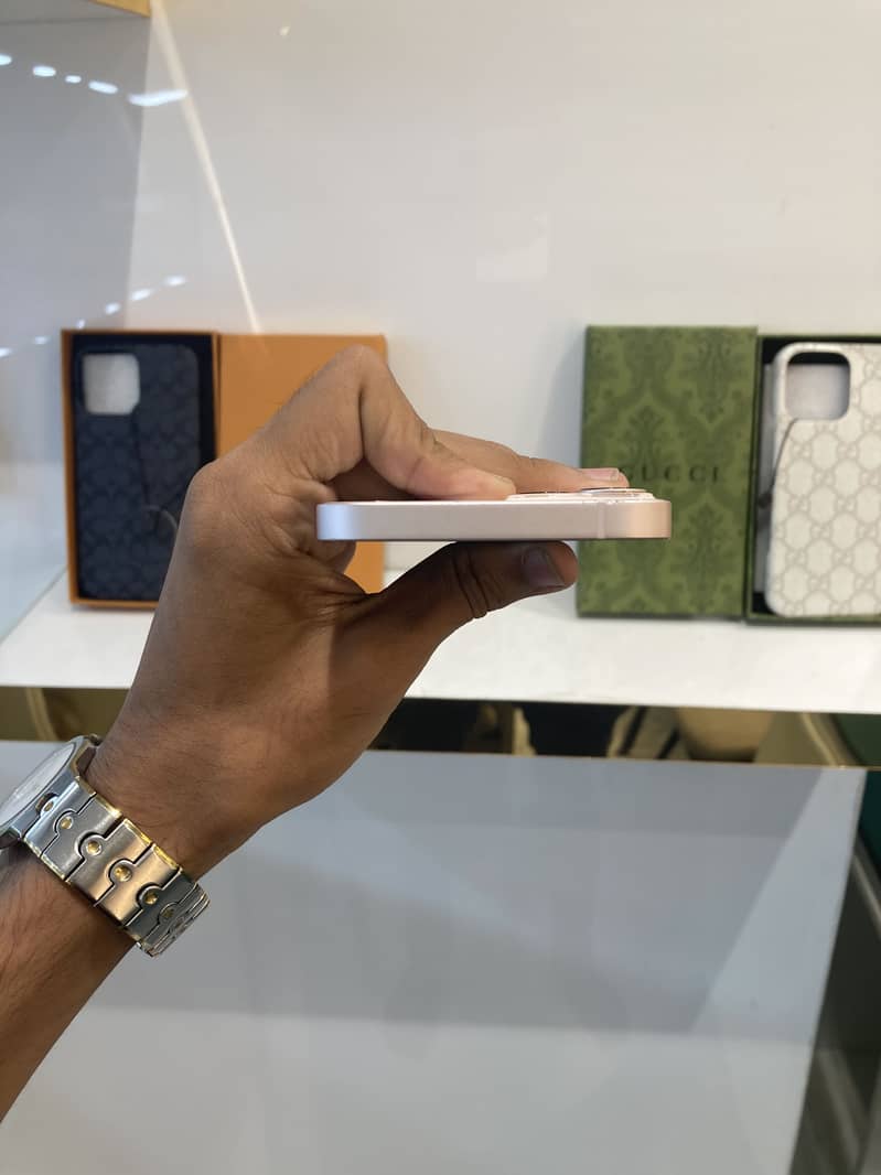 Apple iPhone 13 5