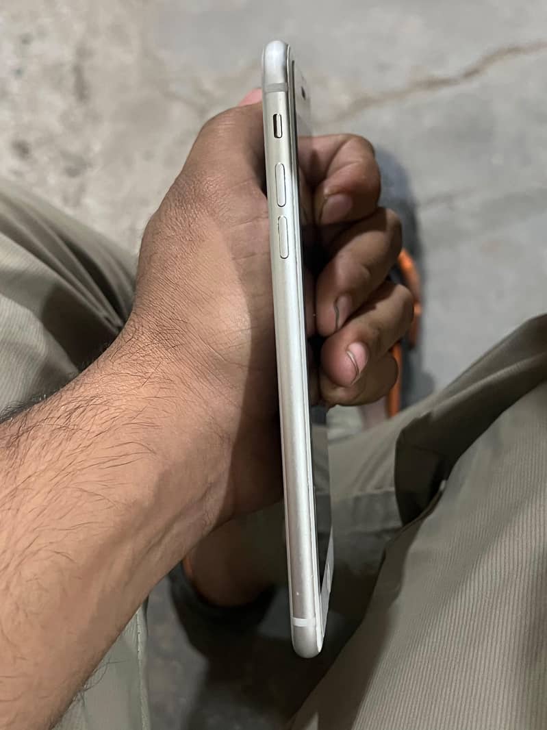 Apple iPhone 8 Plus 3