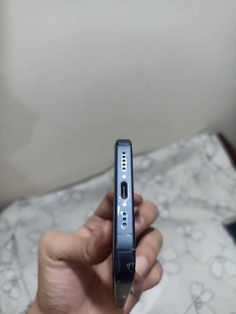 Apple iPhone 15 Pro 4