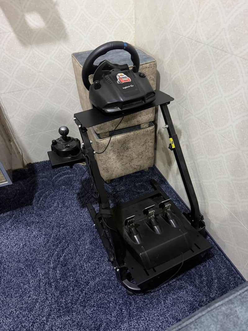 Logitech wheel with stand 1