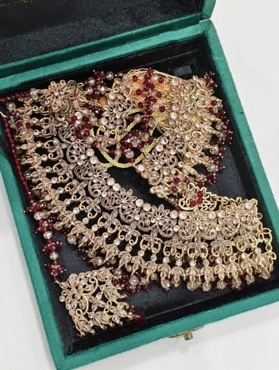 Barat & Walima Beautiful Elegant Jewellery Set in Excellent Condition