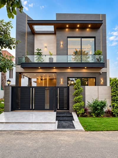 Original Ad 5 Marla Independent Neat And Clean Luxury Villa At Top Location Near Park