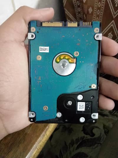 320 gb hdd laptop or pc dono ma use ho skti ha