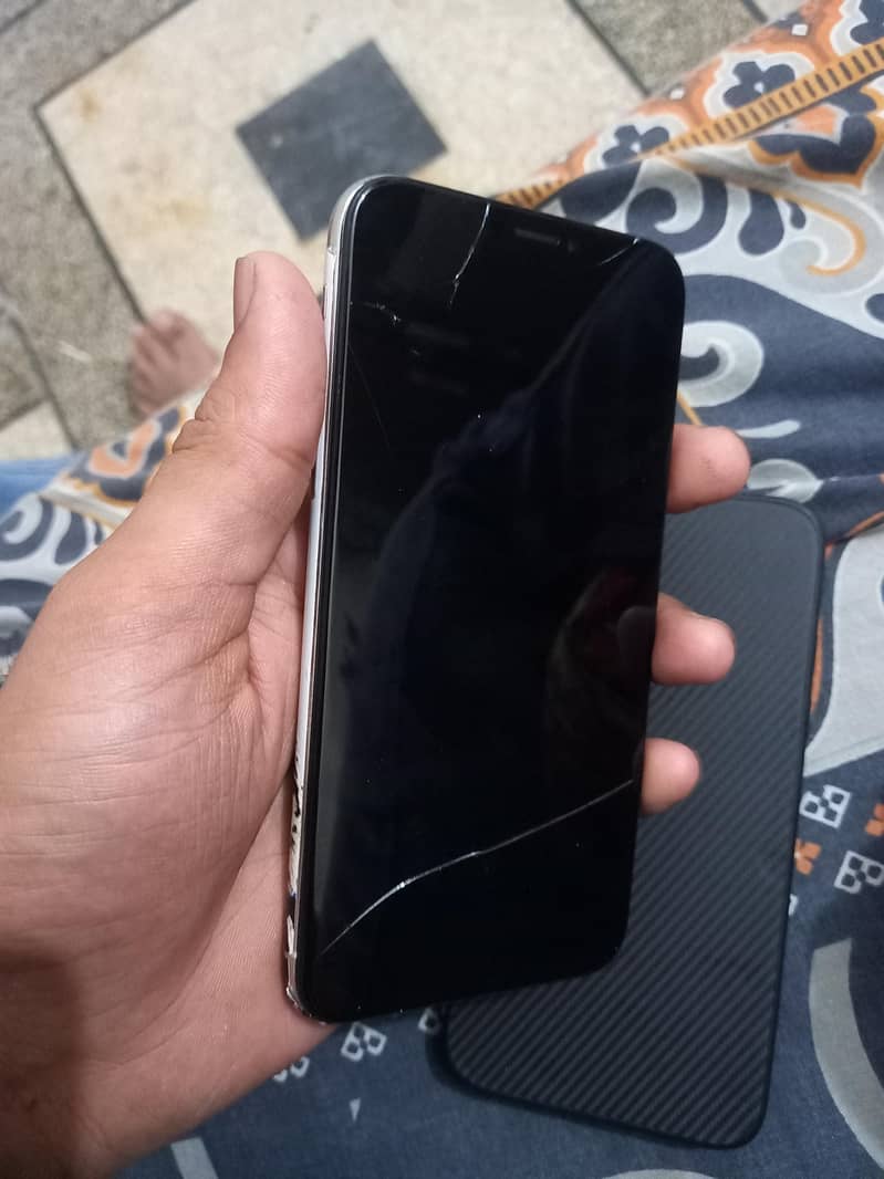 Apple iPhone XS 4