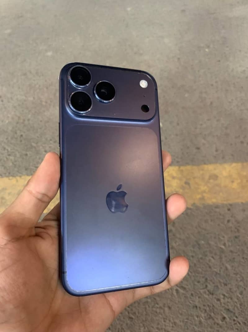 Apple iPhone 17 Pro Max 0