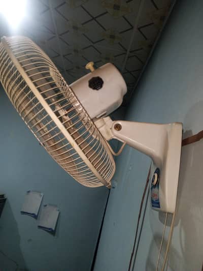bracket fan