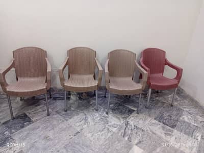 4 plastic chairs