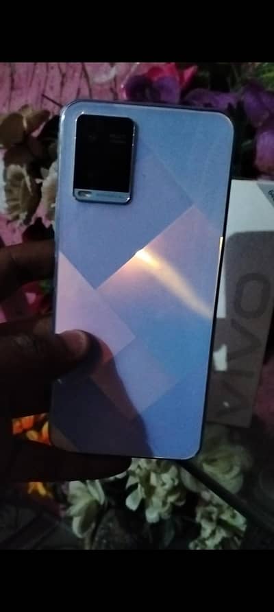 Vivo Y21 with box & original charger