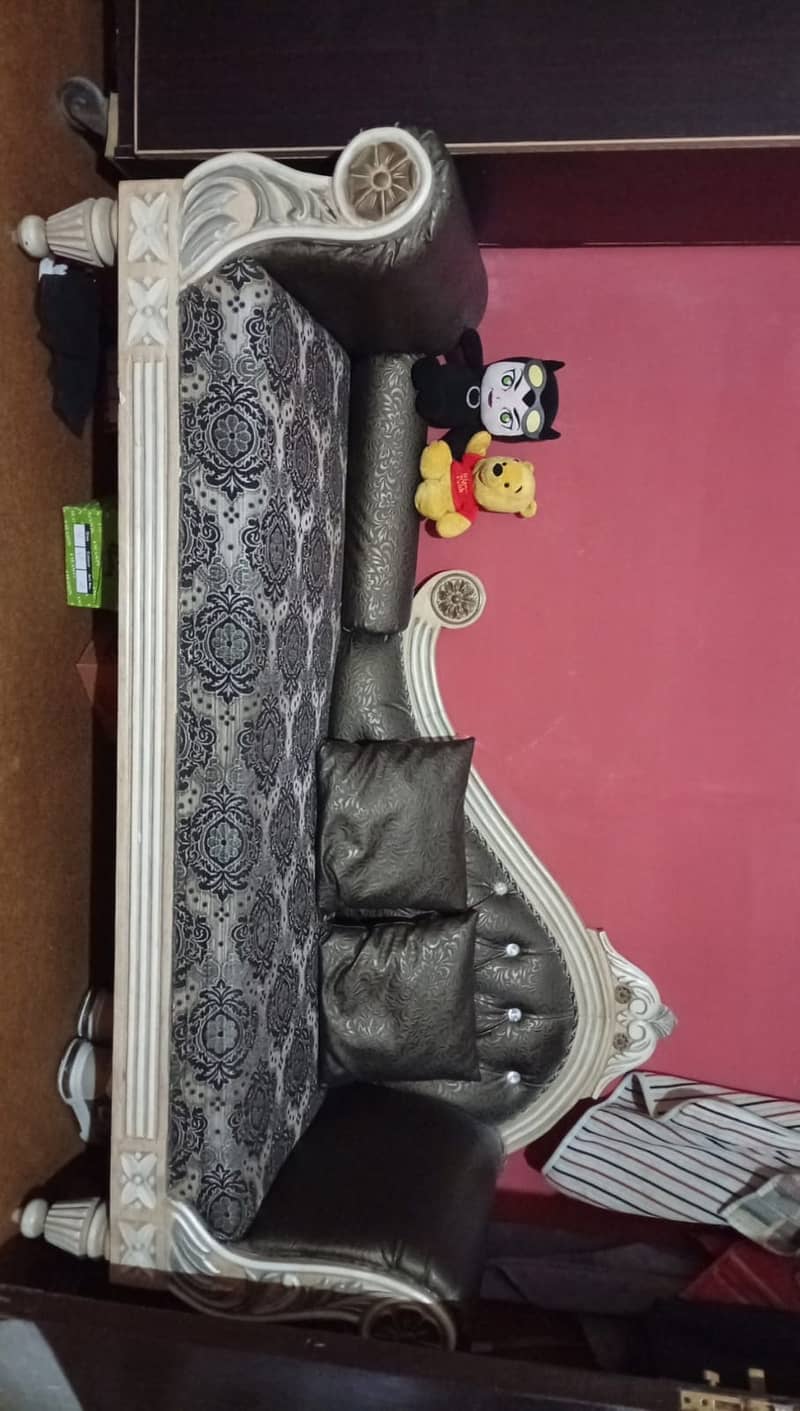 Dewan sofa 0