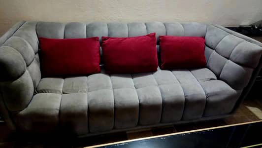 6 Seater Modren Sofa Set Almost New