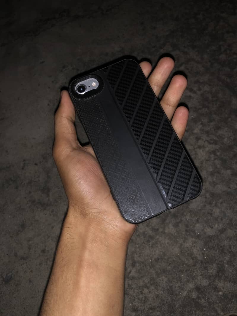 Apple iPhone 7 0