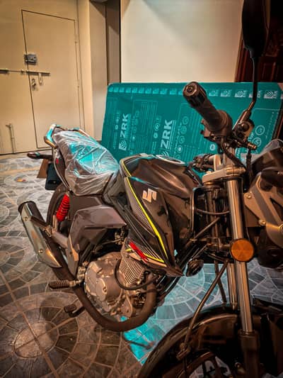 Suzuki GSX 125 Black