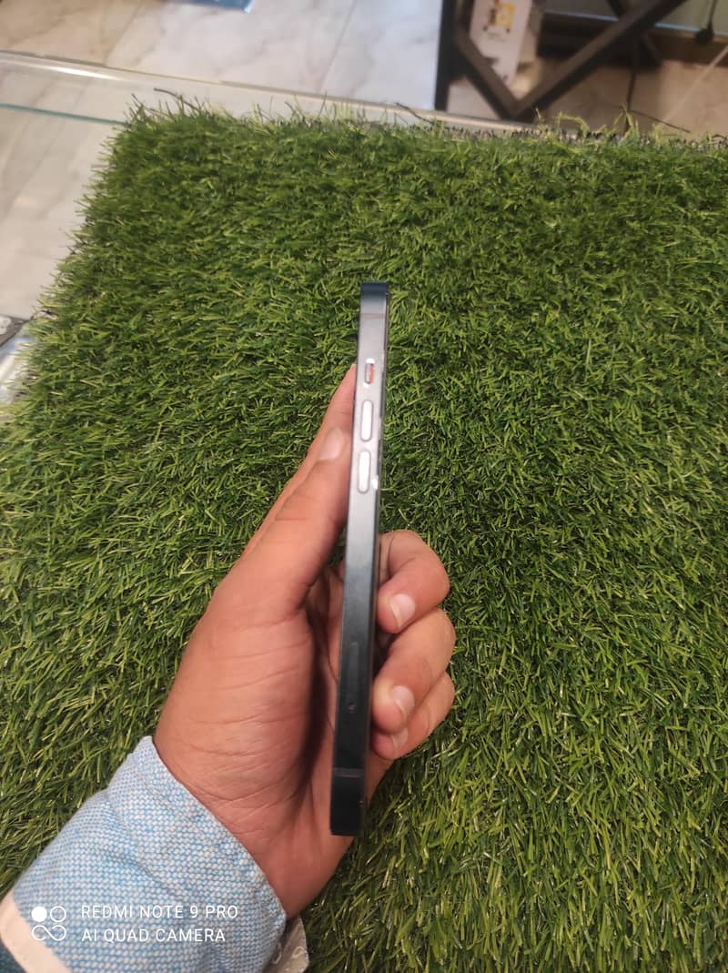 Apple iPhone 13 1