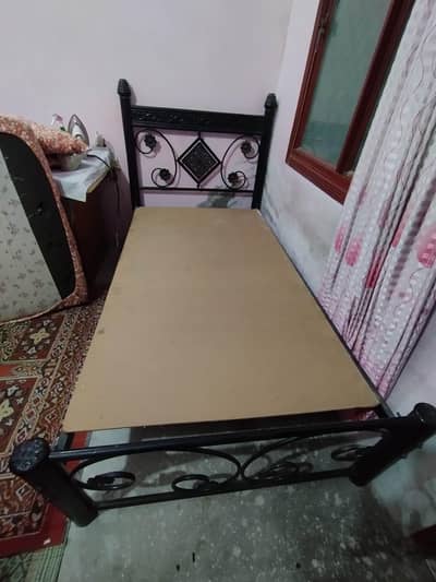 2 single iron bed Good condition